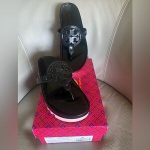 TORY BURCH Miller Cloud Lug Thong Sandals Black Patent Leather Size 7